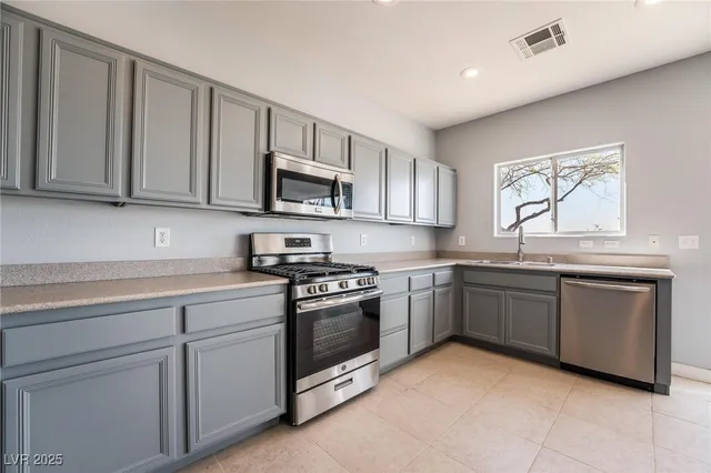 $2,200 | 5555 West Sun Temple Avenue, Las Vegas, NV 89139