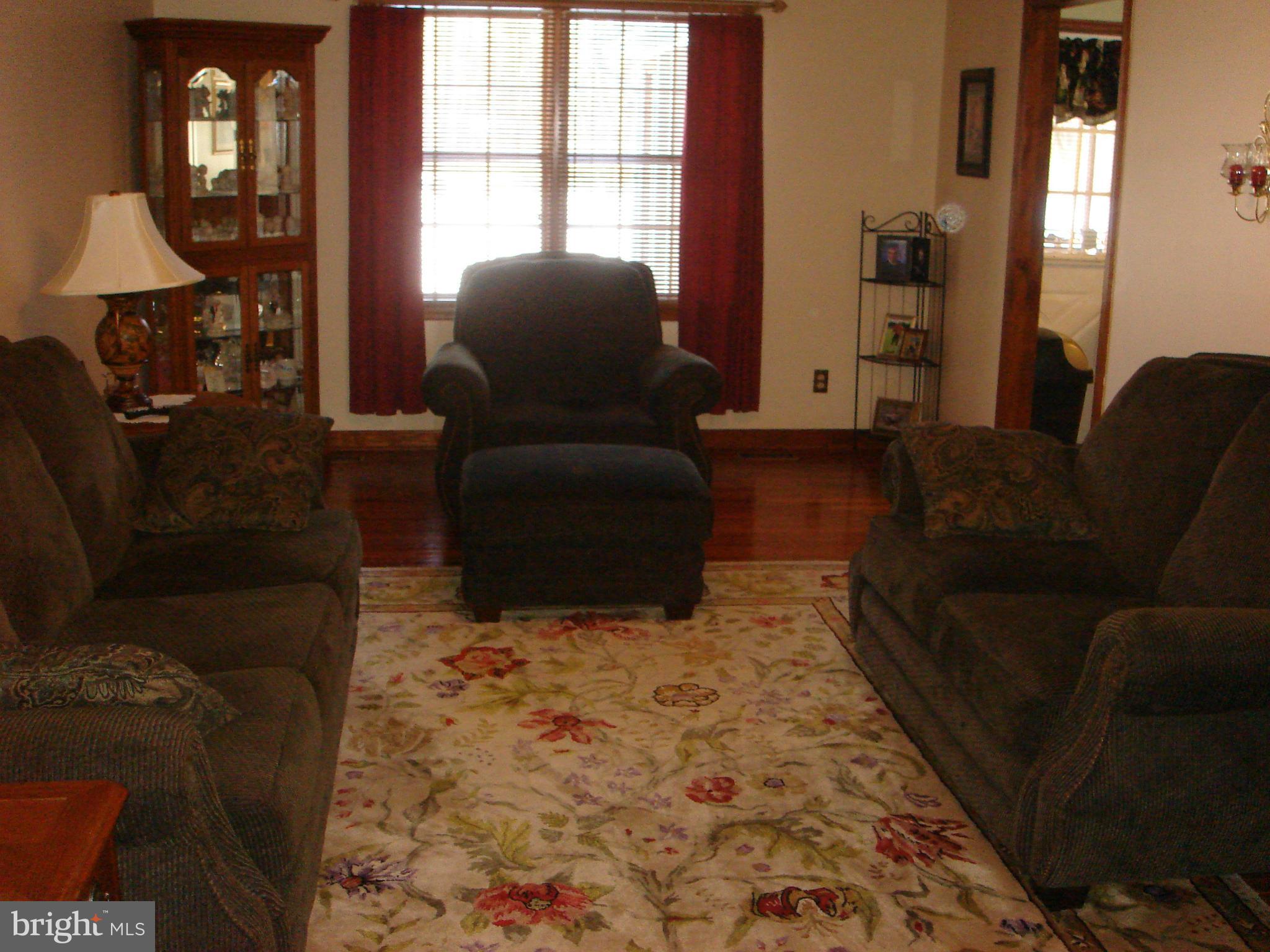 10603 Powell Road Thurmont, MD 21788 - Photo 5 of 30 Living Room