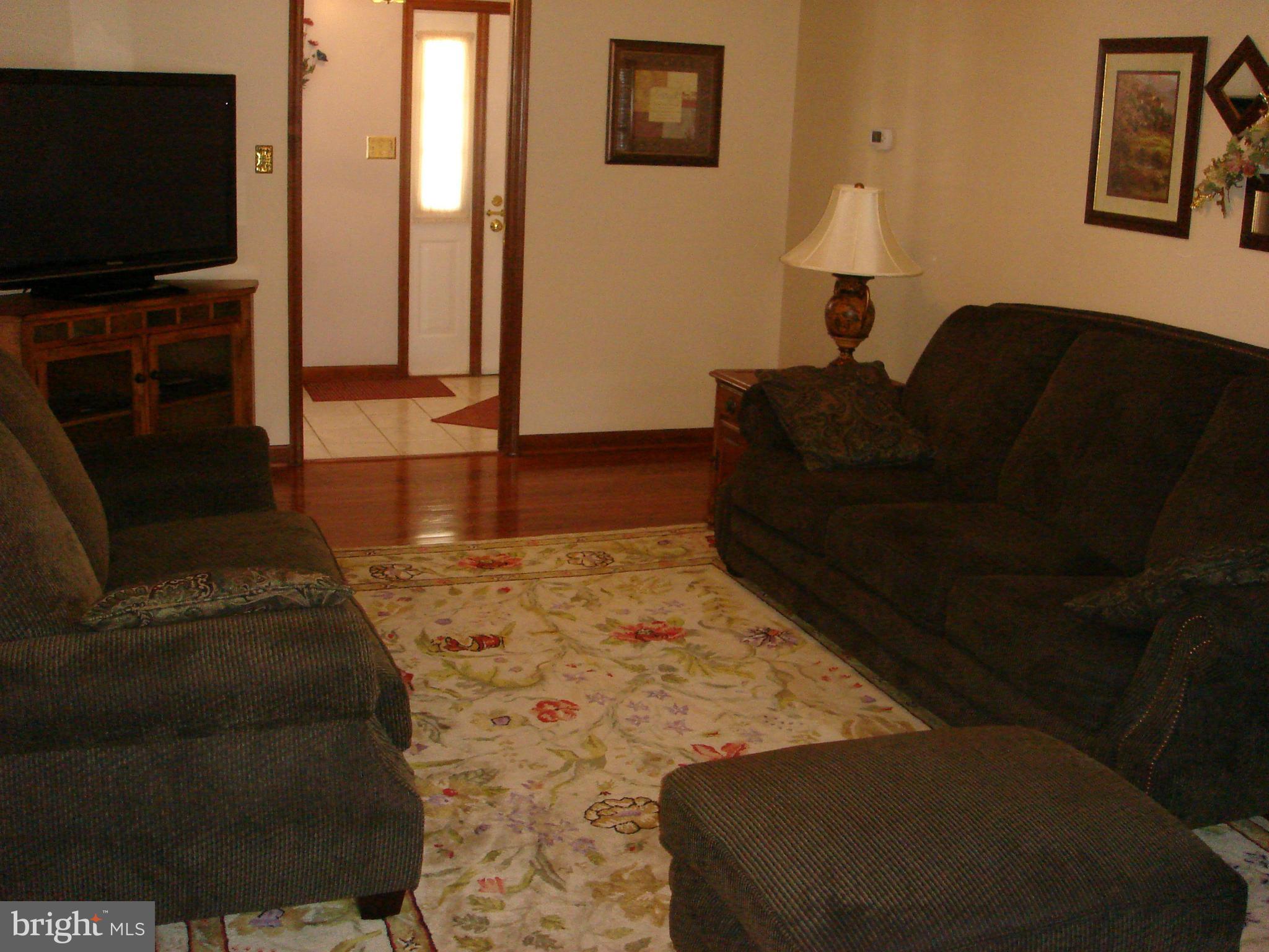 10603 Powell Road Thurmont, MD 21788 - Photo 6 of 30 Living Room
