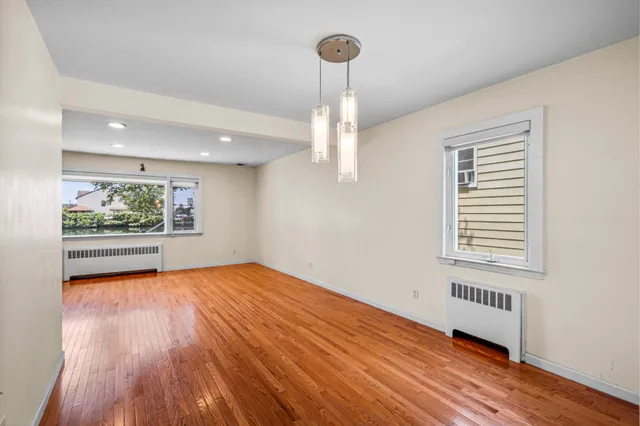 $999,000 | 567 Oxford Road, Cedarhurst, NY 11516