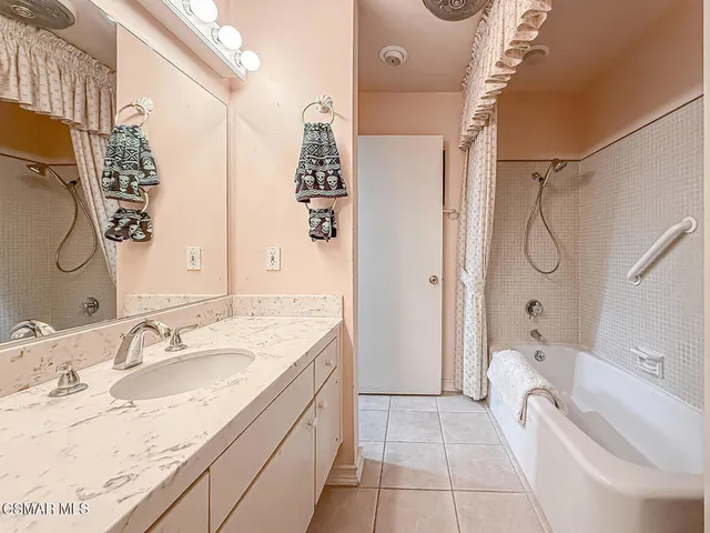 $475,000 | 19337 Oak Plaza Court, Newhall, CA 91321