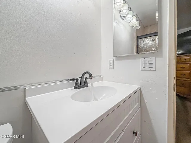 $475,000 | 19337 Oak Plaza Court, Newhall, CA 91321