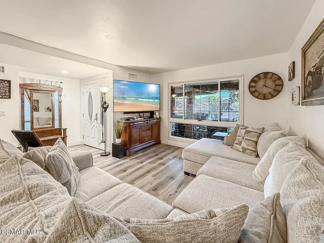 $475,000 | 19337 Oak Plaza Court, Newhall, CA 91321