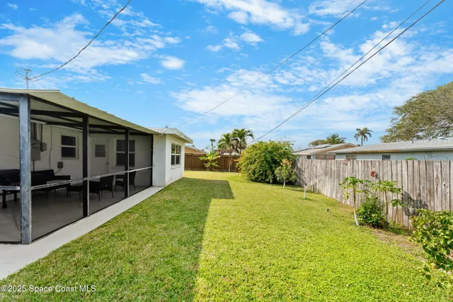 a front view of house with yard