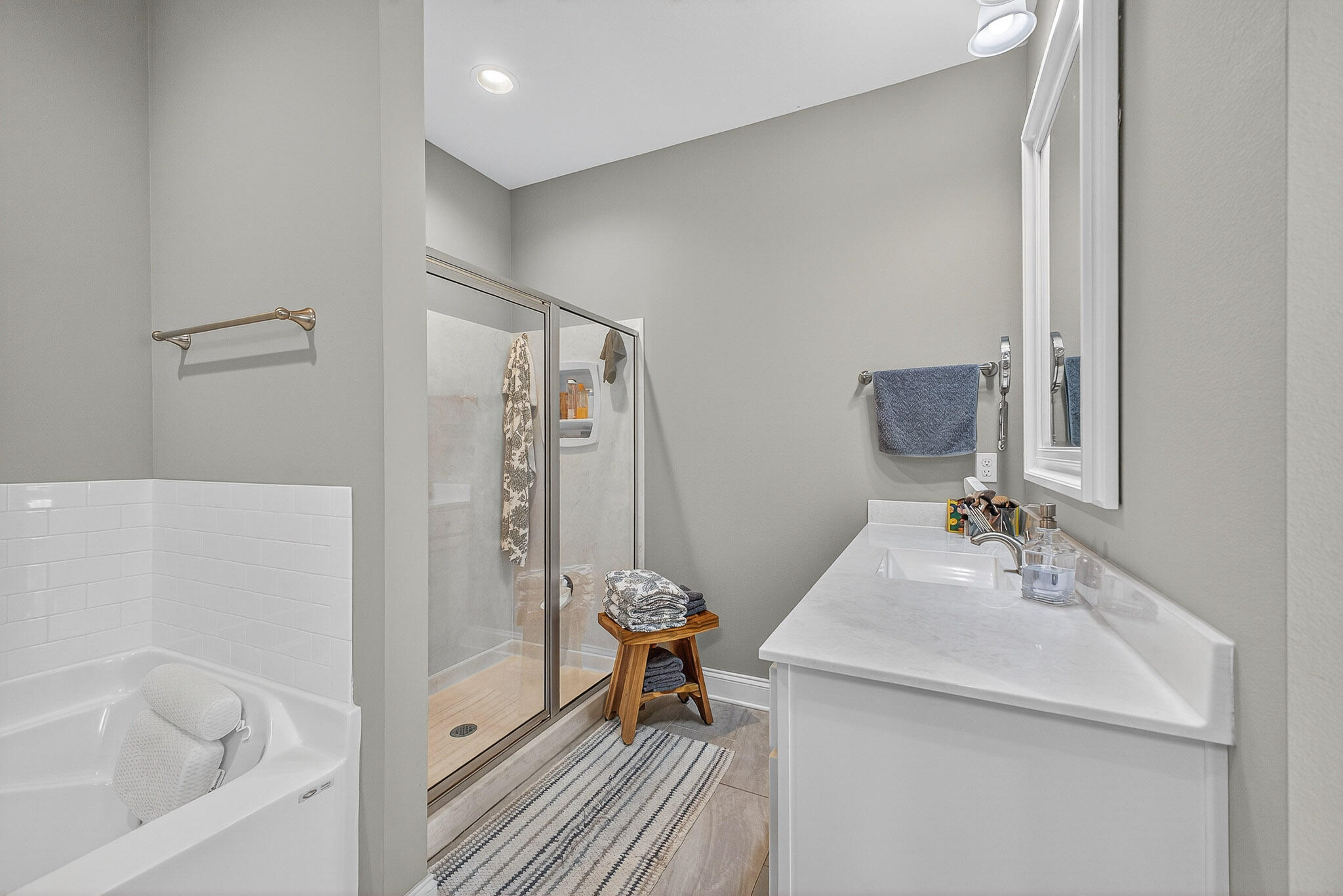 61 B 6th Street Shalimar, FL 32579 - Photo 28 of 59 a bathroom with a bathtub and a sink