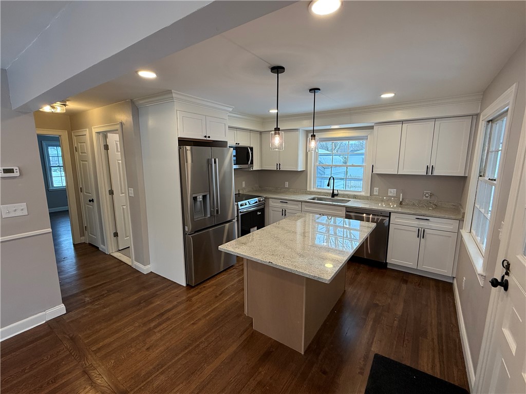 101 Farmland Road Warwick, RI 02889 - Photo 4 of 36