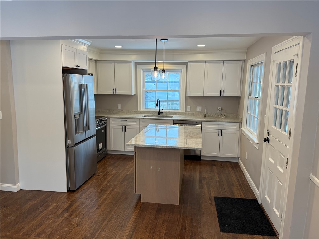 101 Farmland Road Warwick, RI 02889 - Photo 6 of 36