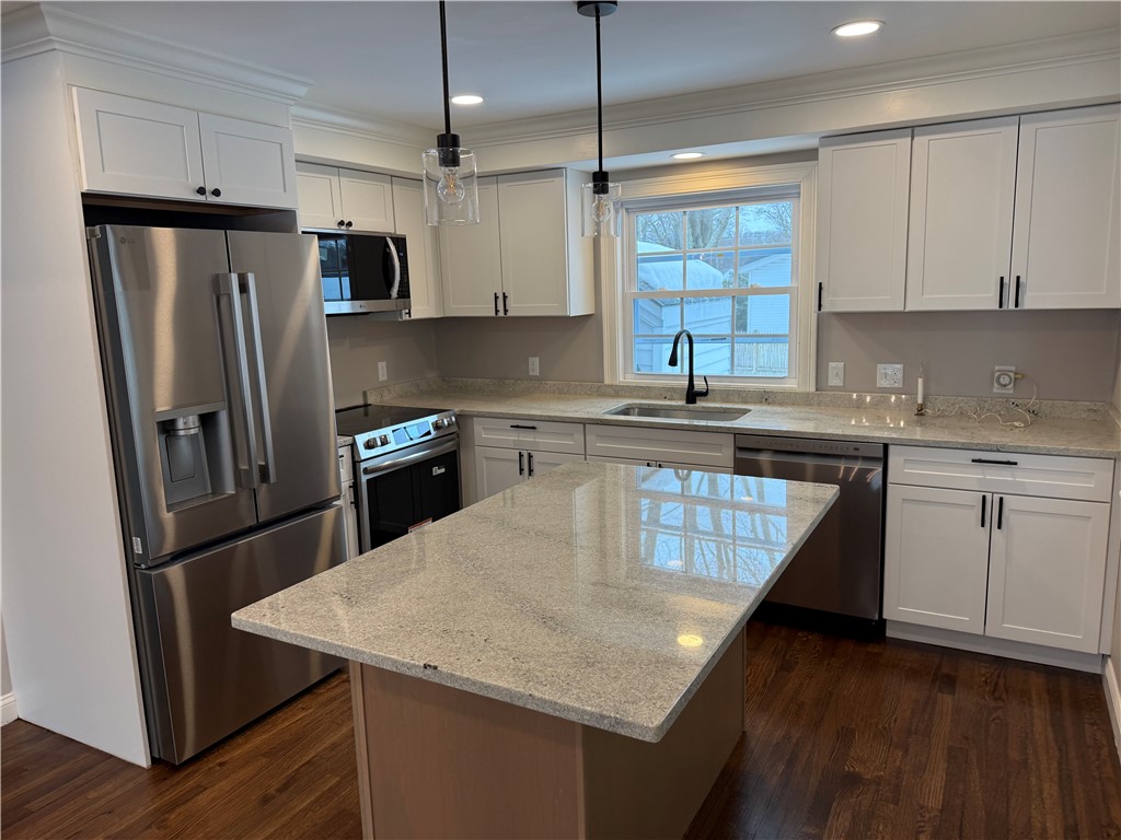 101 Farmland Road Warwick, RI 02889 - Photo 7 of 36