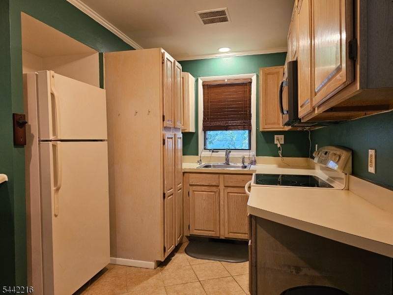 22 Amherst Way Hopatcong, NJ 07843 - Photo 2 of 10