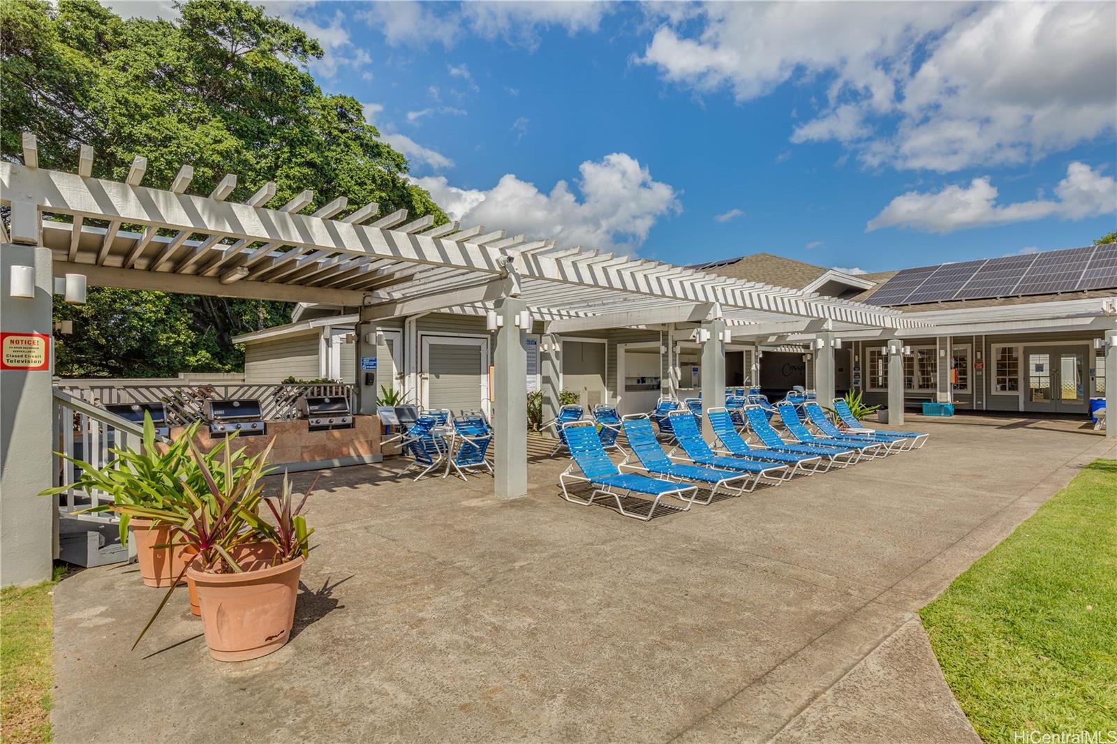 432 Mananai Place, Unit 18C Honolulu, HI 96818 - Photo 13 of 17 a view of a white house with a chairs in patio