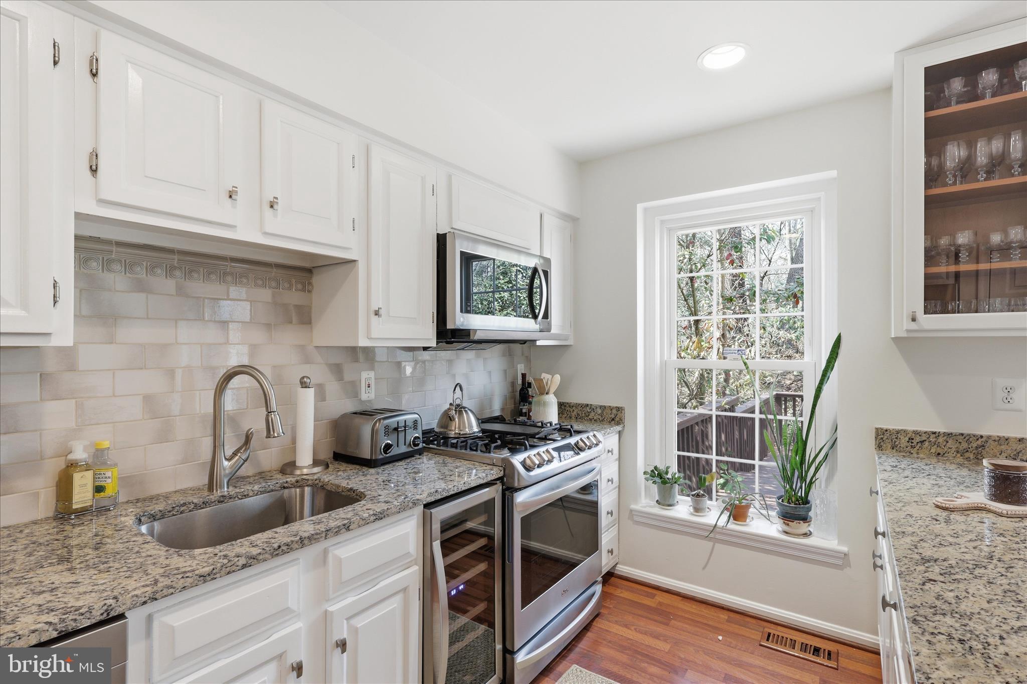 2184 Pond View Court Reston, VA 20191 - Photo 16 of 45