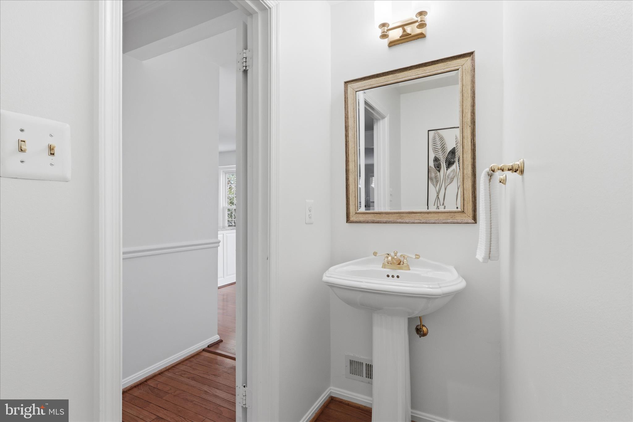 2184 Pond View Court Reston, VA 20191 - Photo 19 of 45