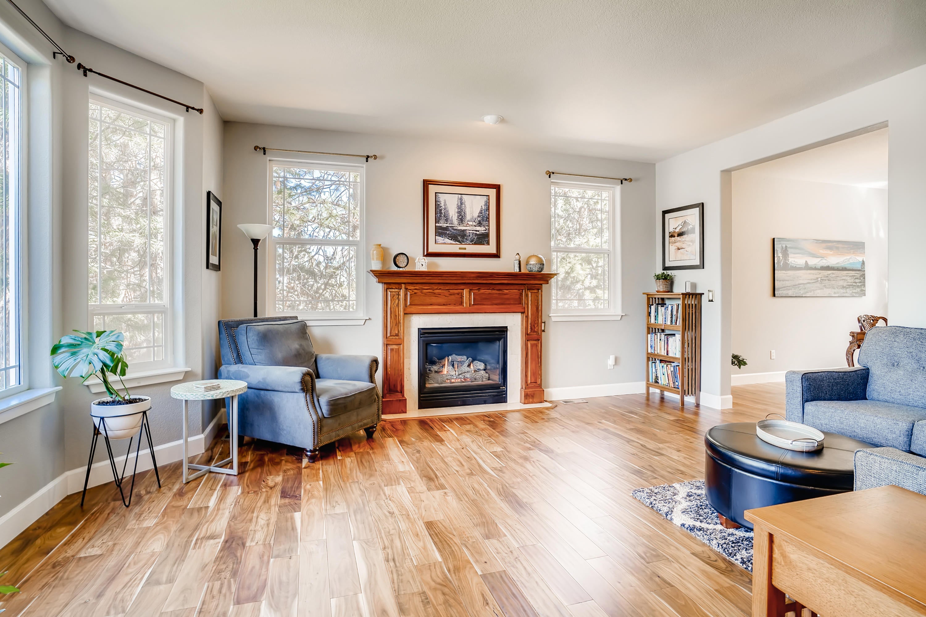 19931 Powers Road Bend, OR 97702 - Photo 6 of 26 16 Living Room