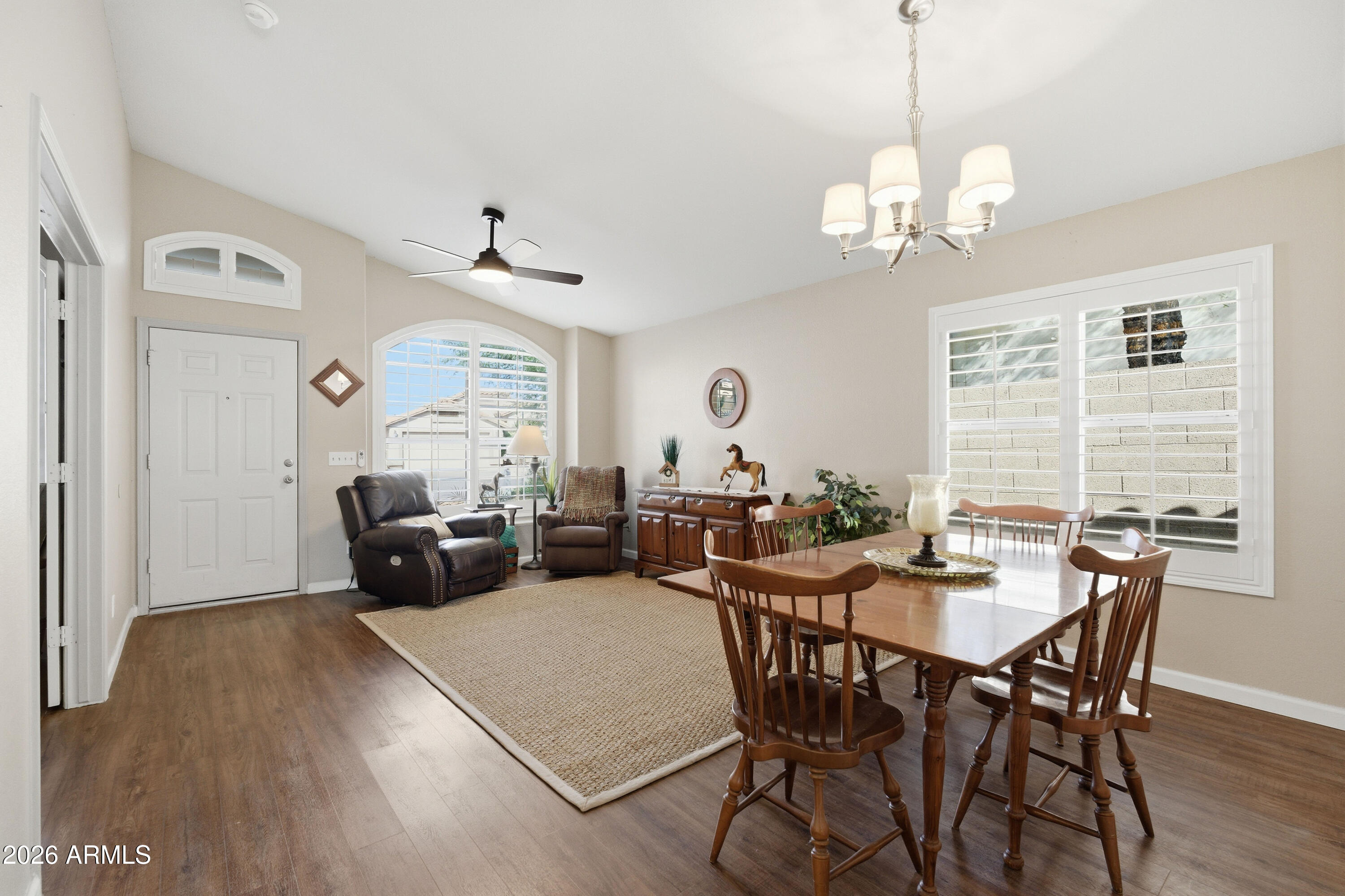 625 West Sagebrush Street Gilbert, AZ 85233 - Photo 11 of 52 2c