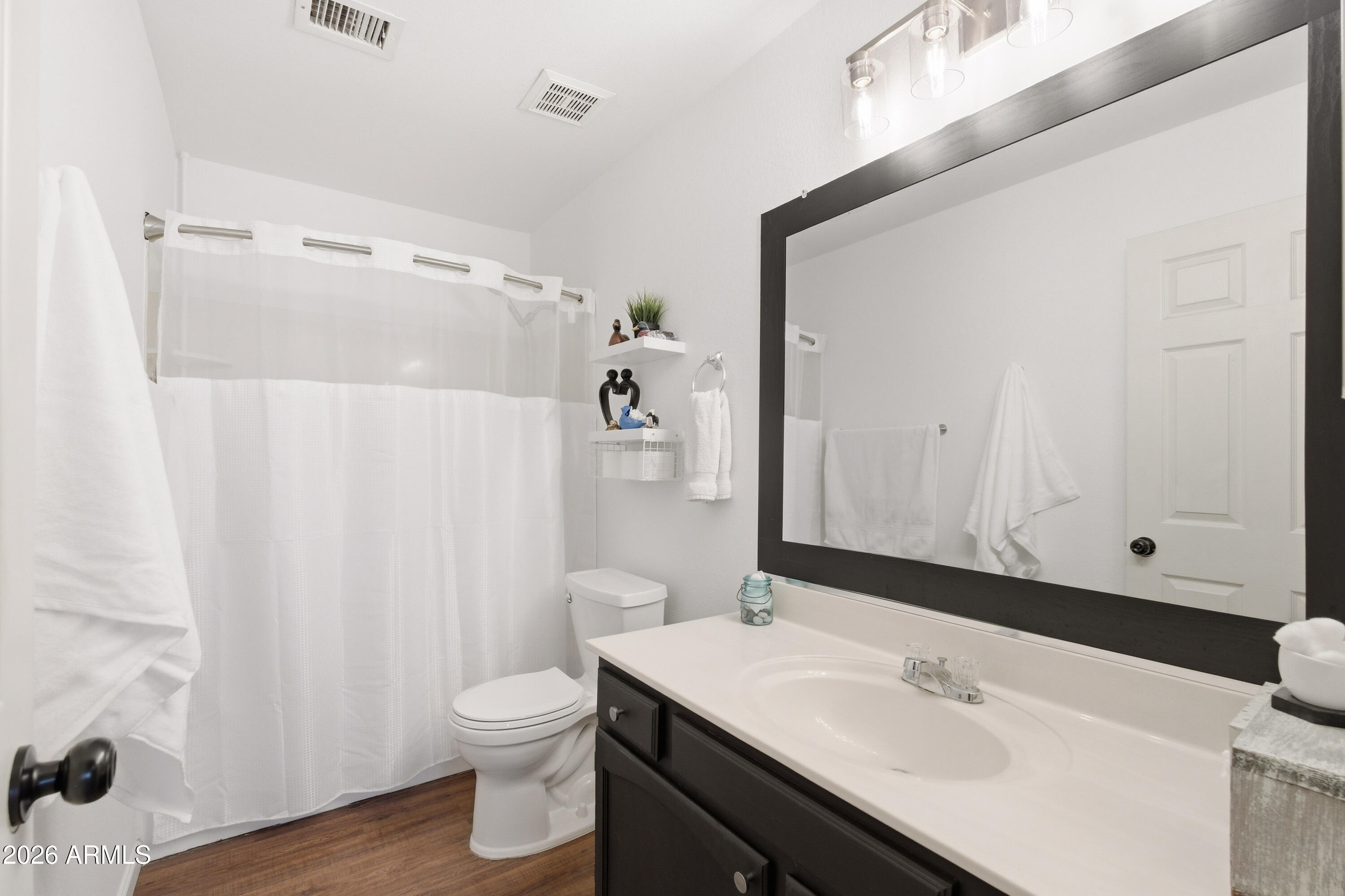 625 West Sagebrush Street Gilbert, AZ 85233 - Photo 32 of 52 4i guest bathroom