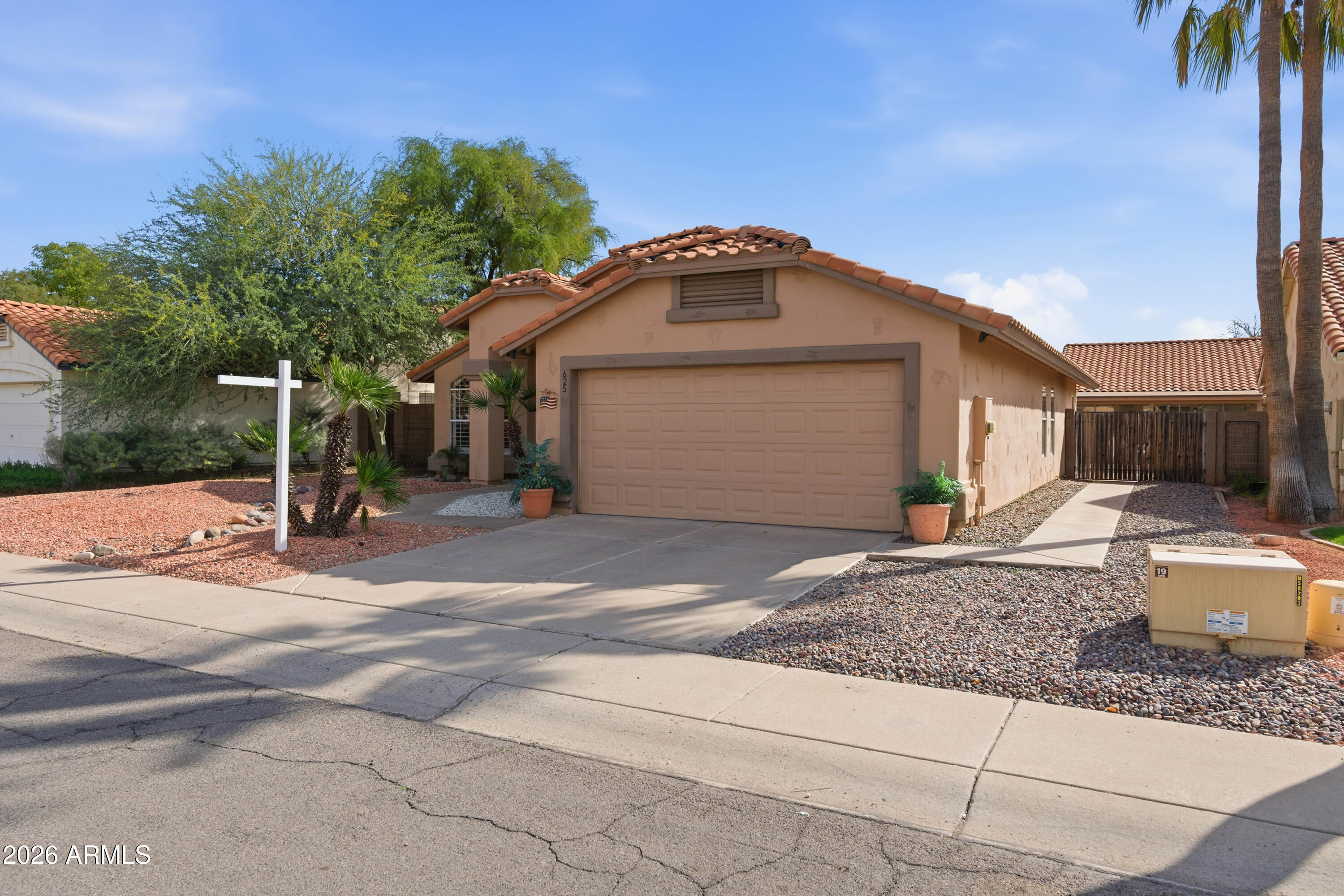 625 West Sagebrush Street Gilbert, AZ 85233 - Photo 7 of 52 1c