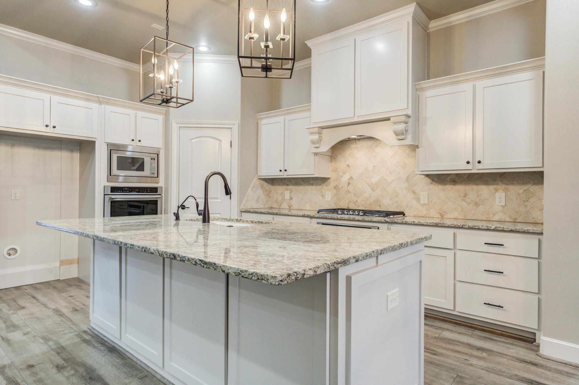 617 North 9th Street Wolfforth, TX 79382 - Photo 26 of 62 617-N-9th-St_Wolfforth-TX_18_Kitchen