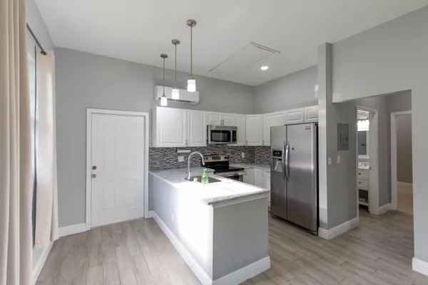 $2,300 | 13428 87th Street North, Unit GUEST HOUSE, The Acreage, FL 33412