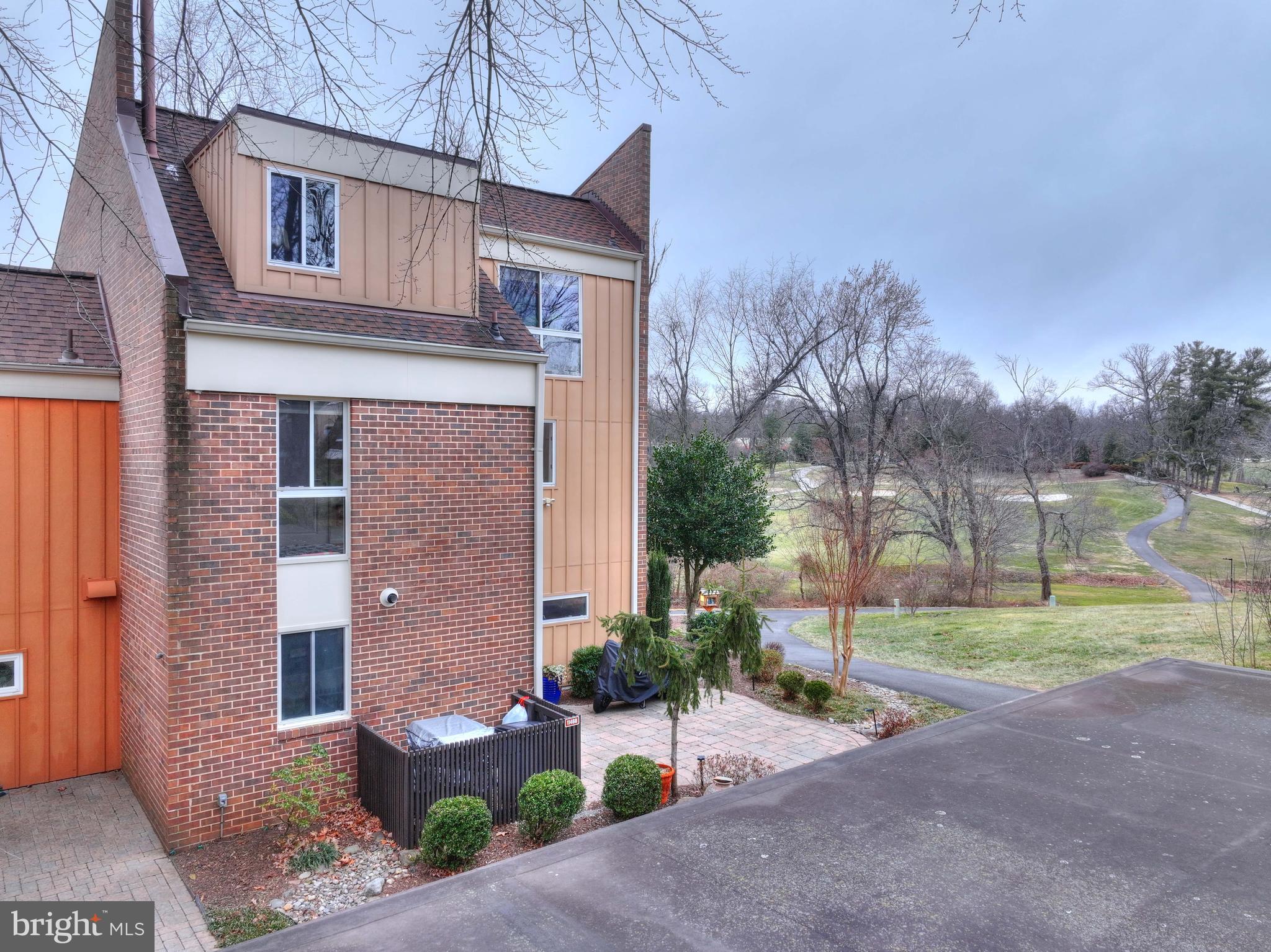 11460 Links Drive Reston, VA 20190 - Photo 2 of 8 Expansive open space
