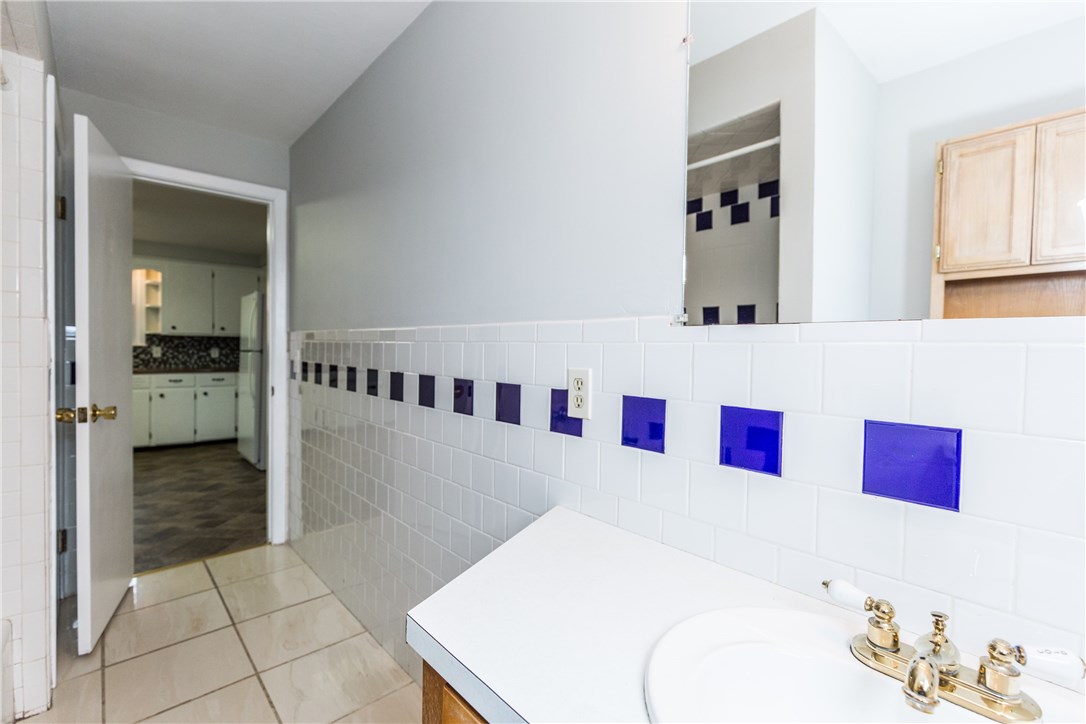 174 Blackrock Road Coventry, RI 02816 - Photo 15 of 21 Bathroom