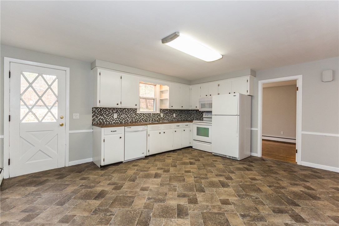 174 Blackrock Road Coventry, RI 02816 - Photo 6 of 21 Kitchen
