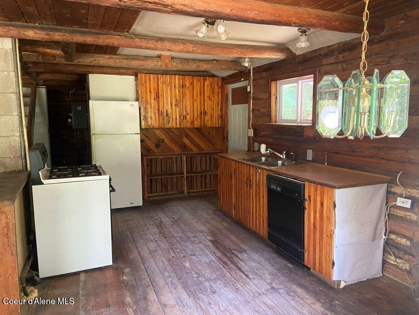 1456 Mountain Meadows Road Naples, ID 83847 - Photo 13 of 20 kitchen