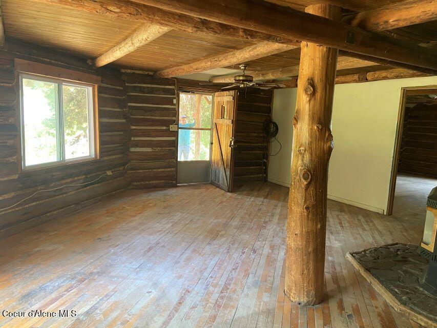 1456 Mountain Meadows Road Naples, ID 83847 - Photo 9 of 20 Living room
