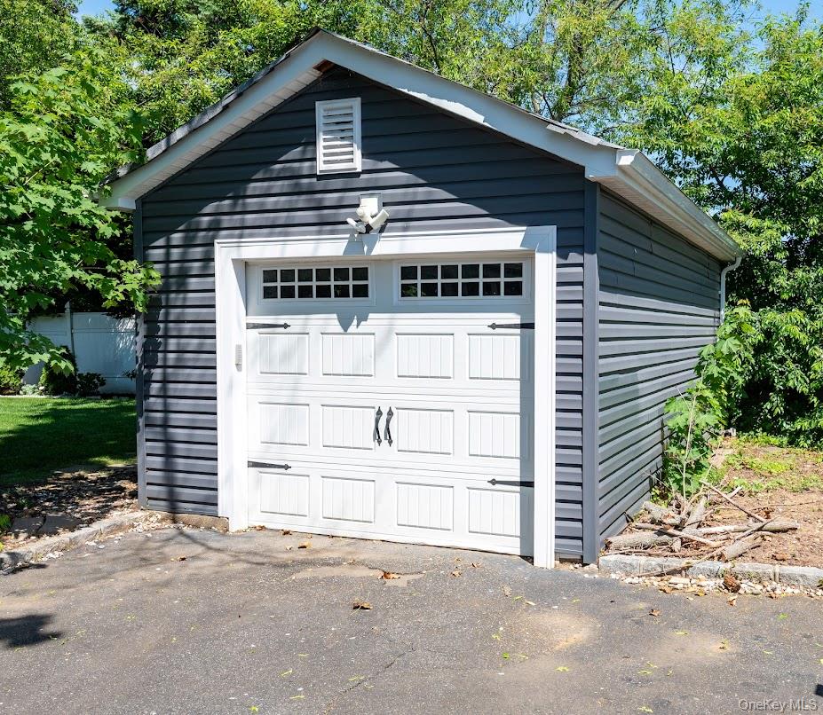 23 Martin Road South Bethpage, NY 11714 - Photo 3 of 24