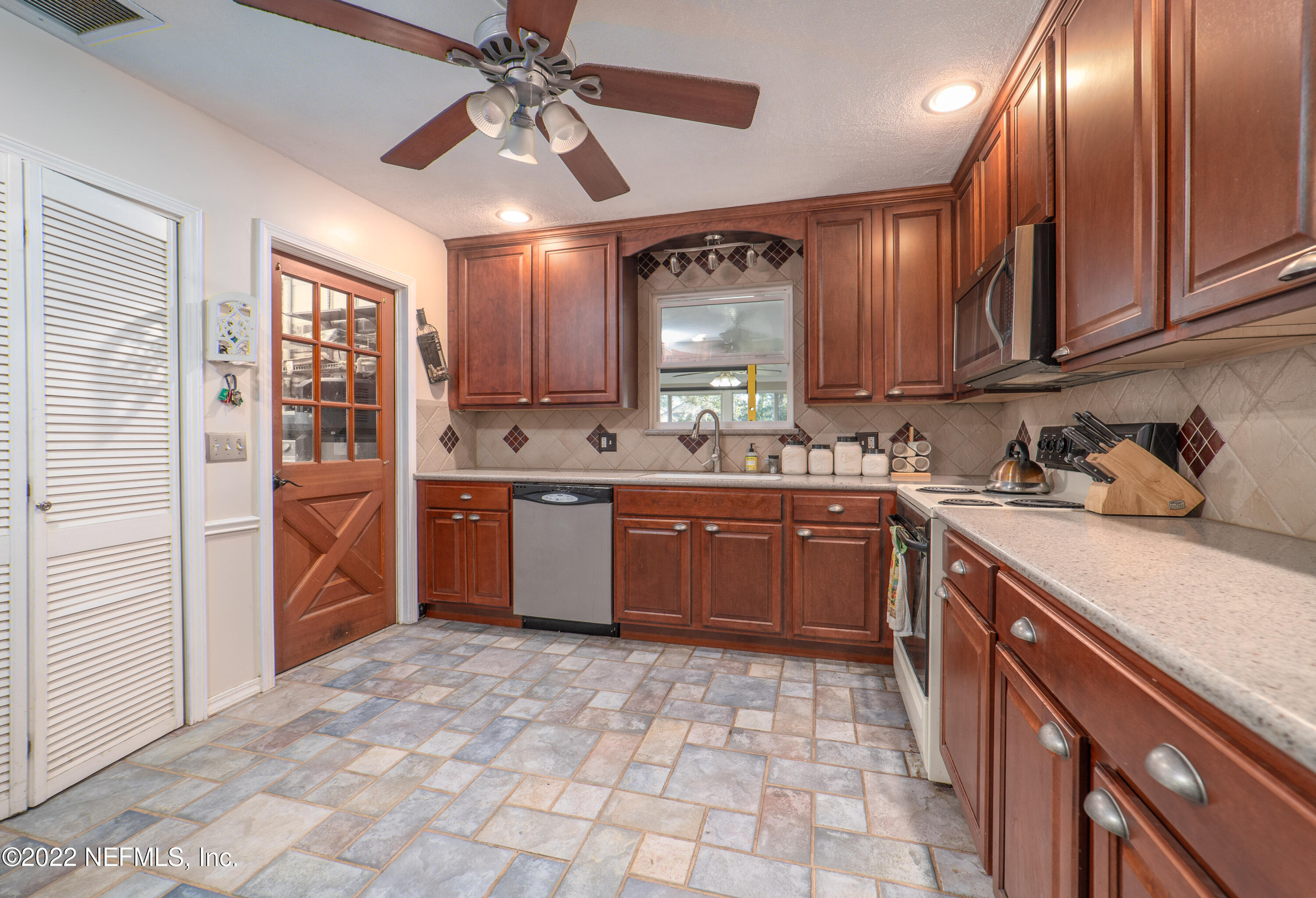156 Foxridge Road Orange Park, FL 32065 - Photo 9 of 22 P1601944-Edit
