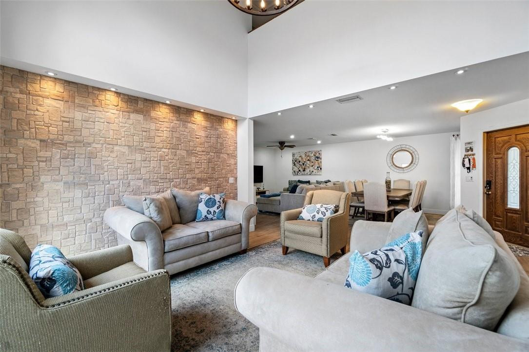 22360 Overture Circle Boca Raton, FL 33428 - Photo 6 of 32 Living room