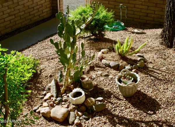 a view of an outdoor space with sitting area