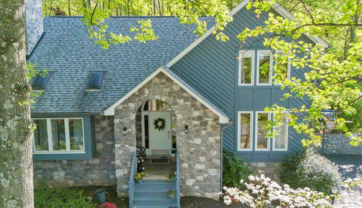 662 Stayman Road Roanoke, VA 24019 - Photo 3 of 81 03-DJI_20260410172830_0025_D-R5