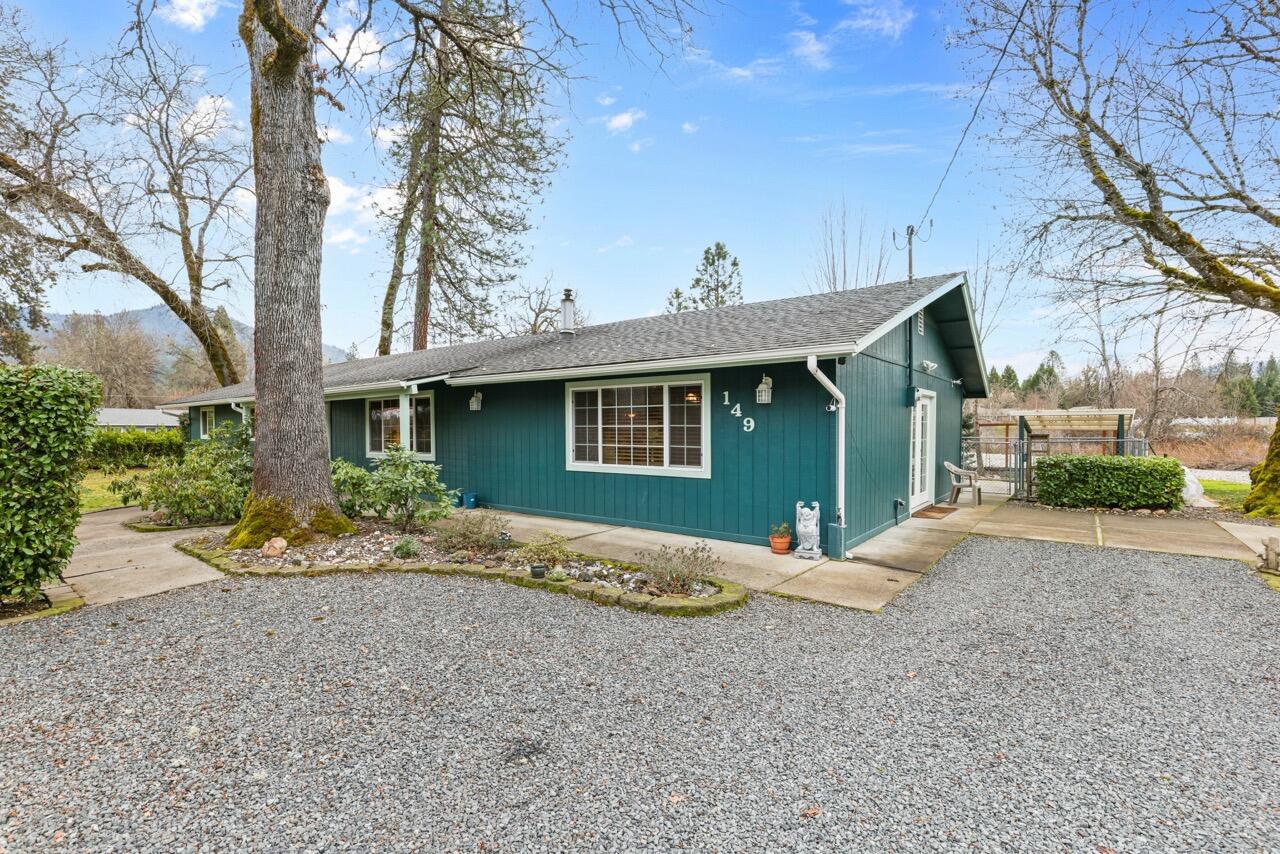 149 Queens Branch Road Rogue River, OR 97537 - Photo 39 of 48 EP1A6654 Large
