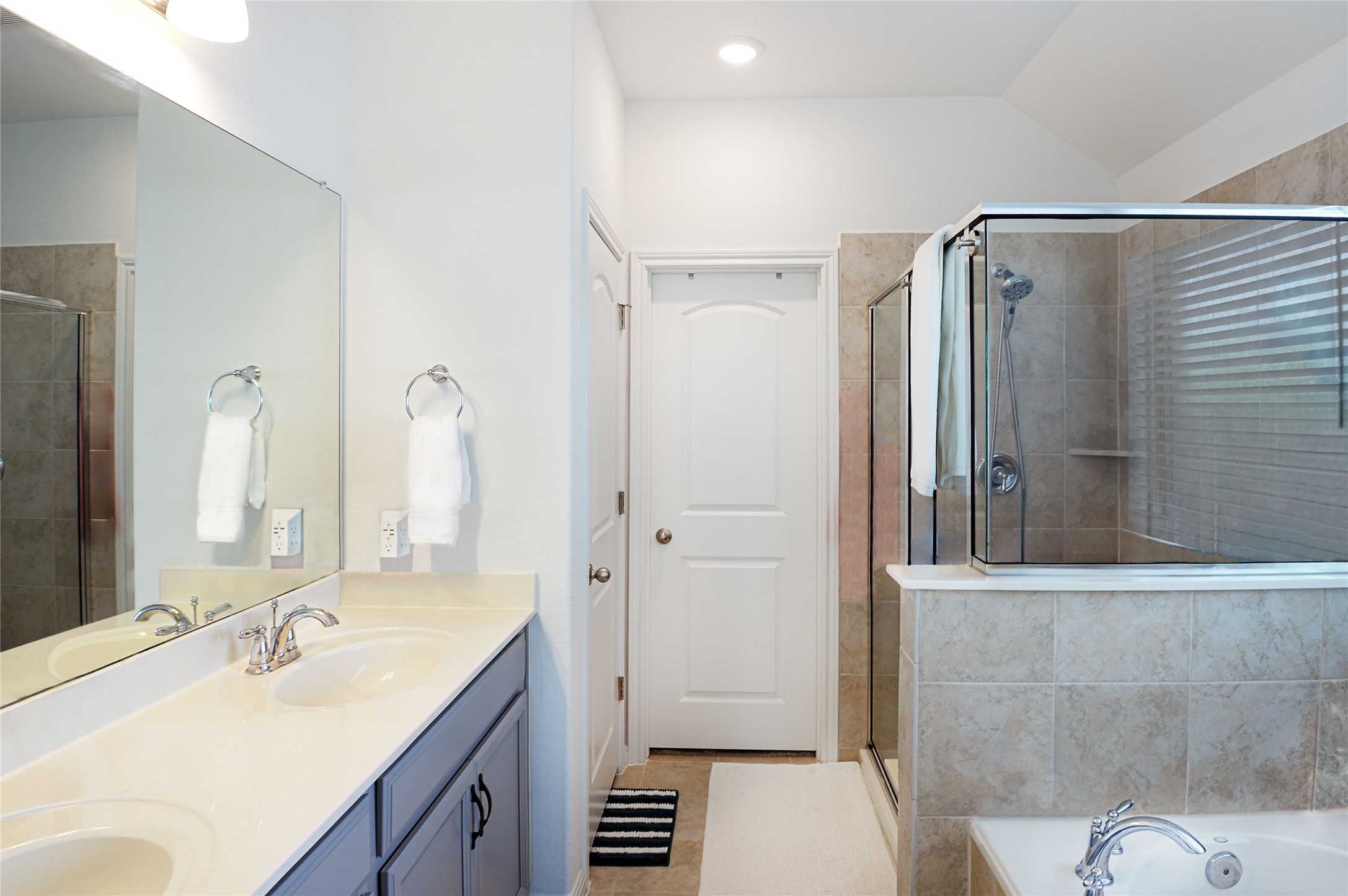 4586 Post Loop Round Rock, TX 78681 - Photo 21 of 29 Primary bath with views to large walk in closet