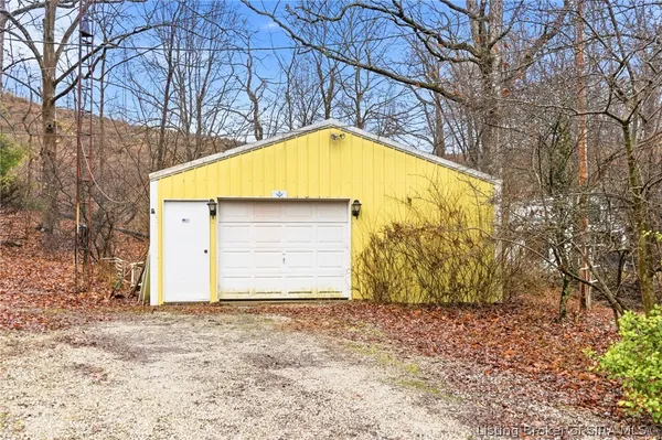 $195,000 | 128 Powder House Lane, New Albany, IN 47150