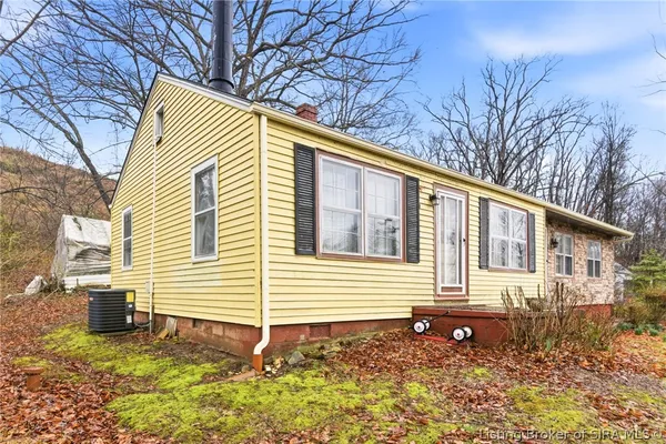 $195,000 | 128 Powder House Lane, New Albany, IN 47150