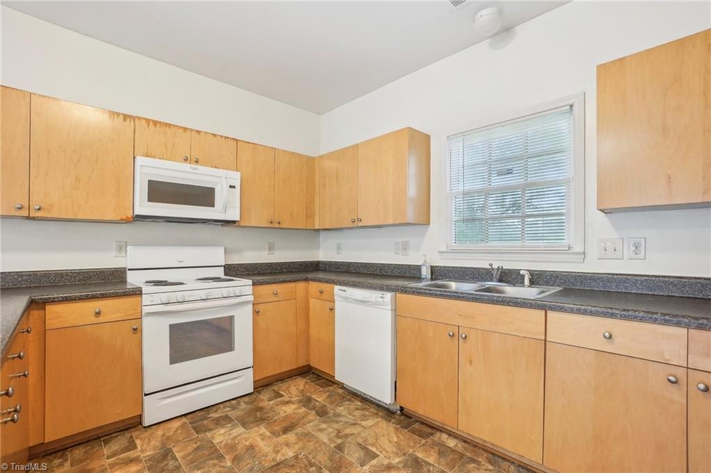 17 Willowside Circle Greensboro, NC 27401 - Photo 9 of 18