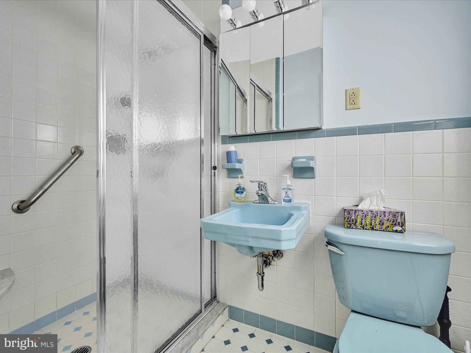 412 Hill Road Havertown, PA 19083 - Photo 14 of 27