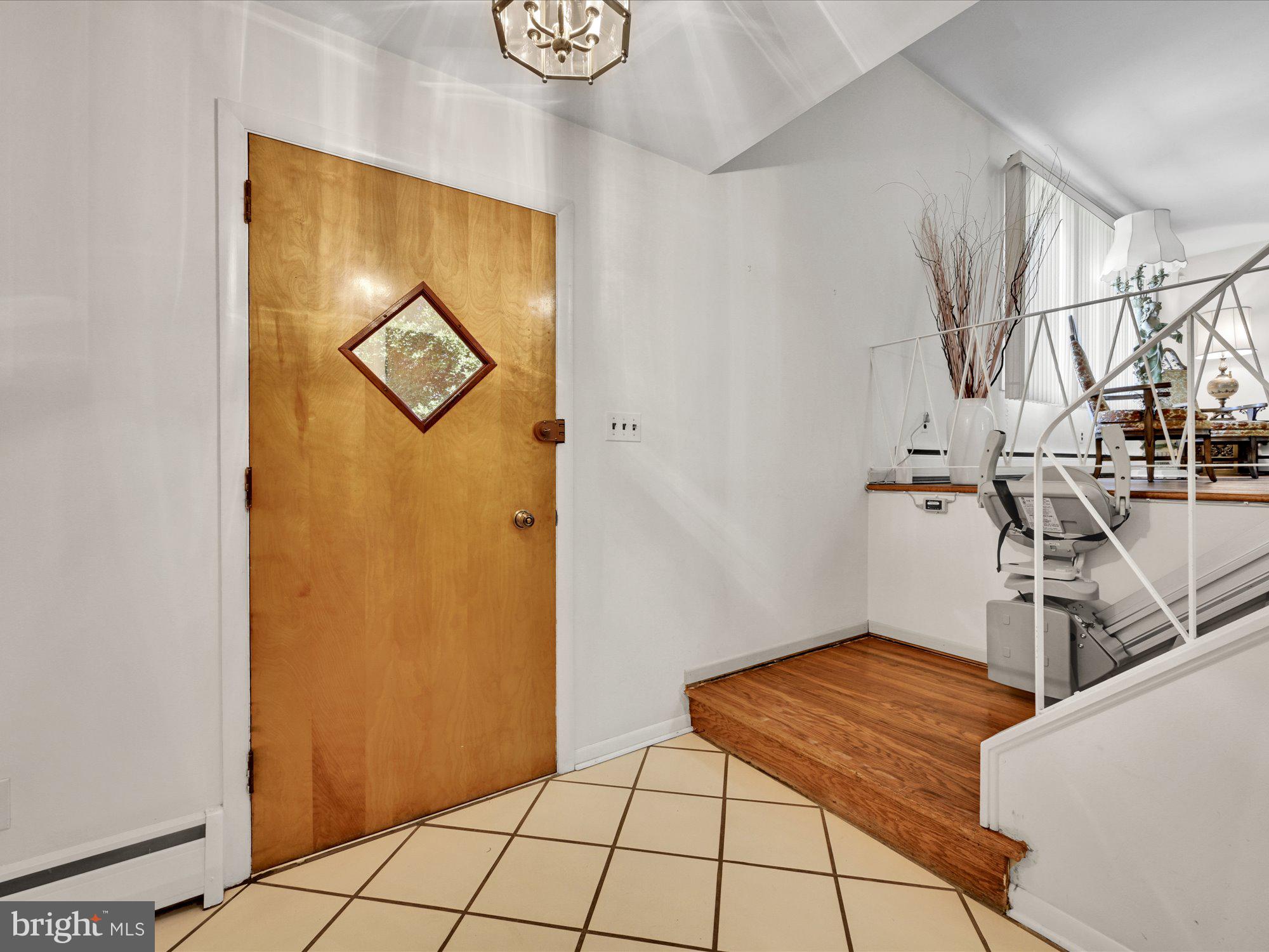 412 Hill Road Havertown, PA 19083 - Photo 3 of 27