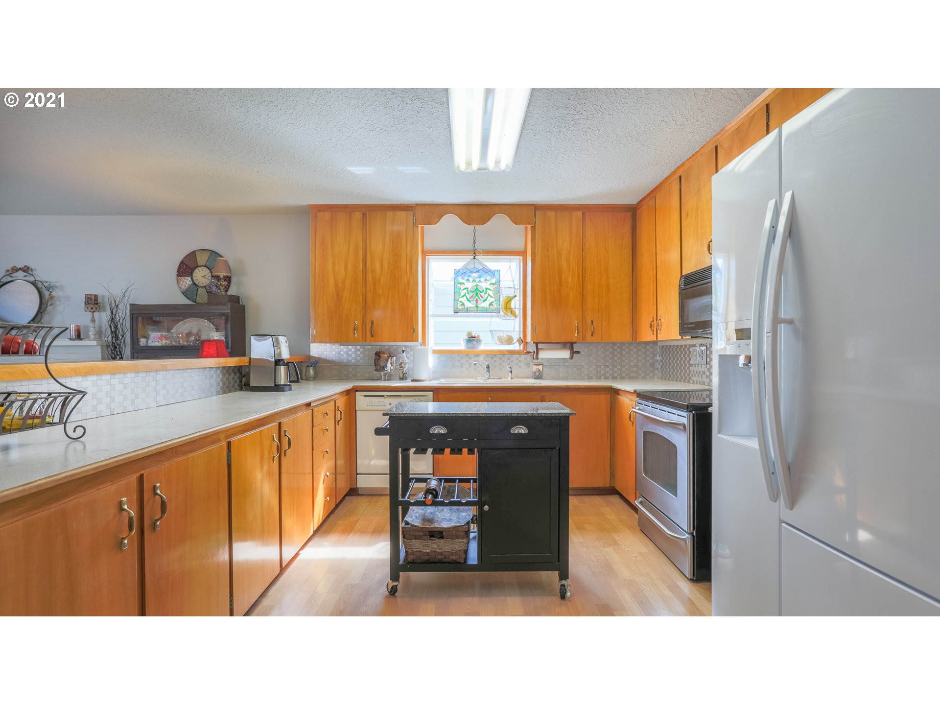 1790 Thompson Road Woodburn, OR 97071 - Photo 11 of 27 Gallery Image 11