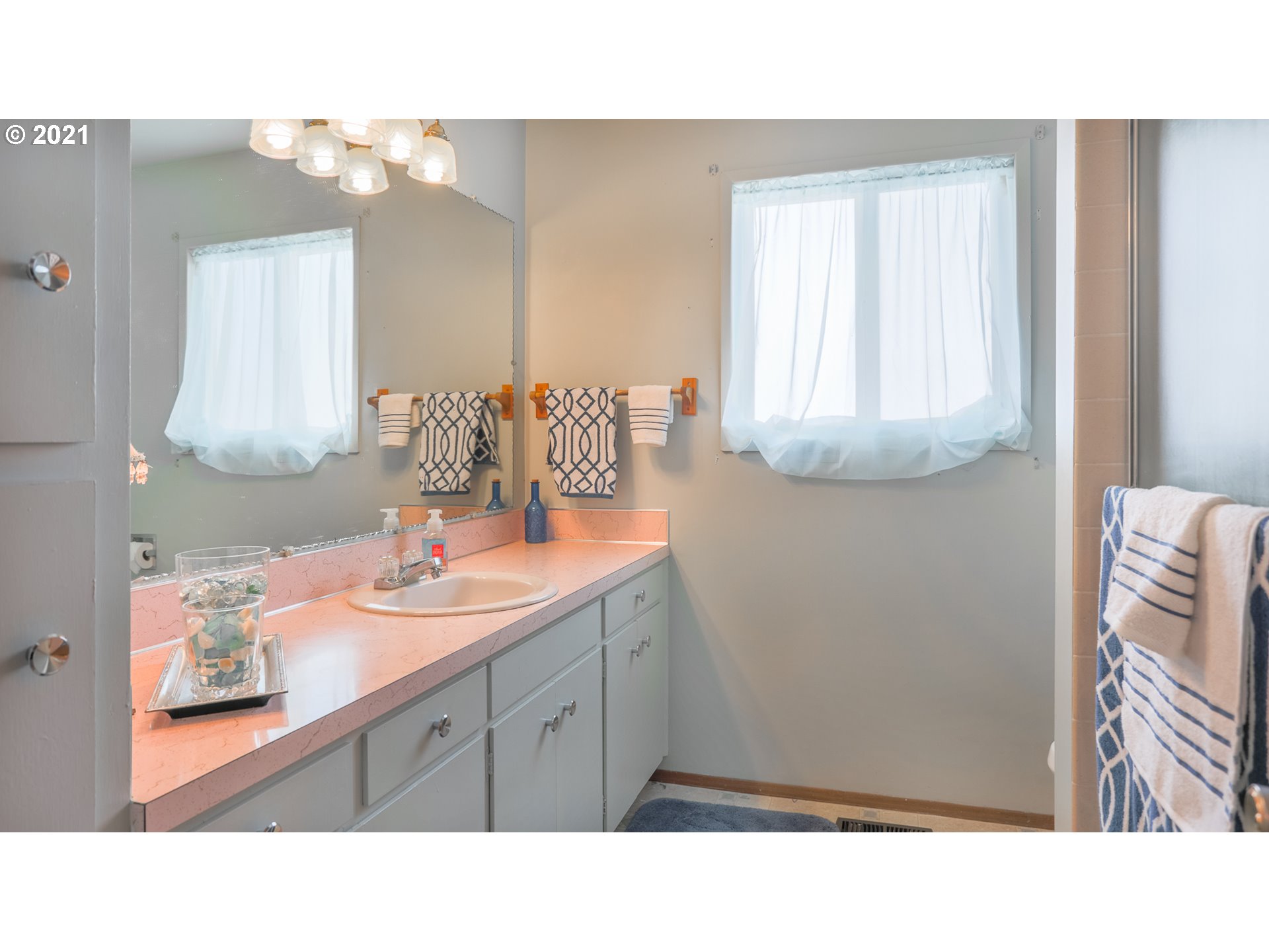 1790 Thompson Road Woodburn, OR 97071 - Photo 20 of 27 Gallery Image 20