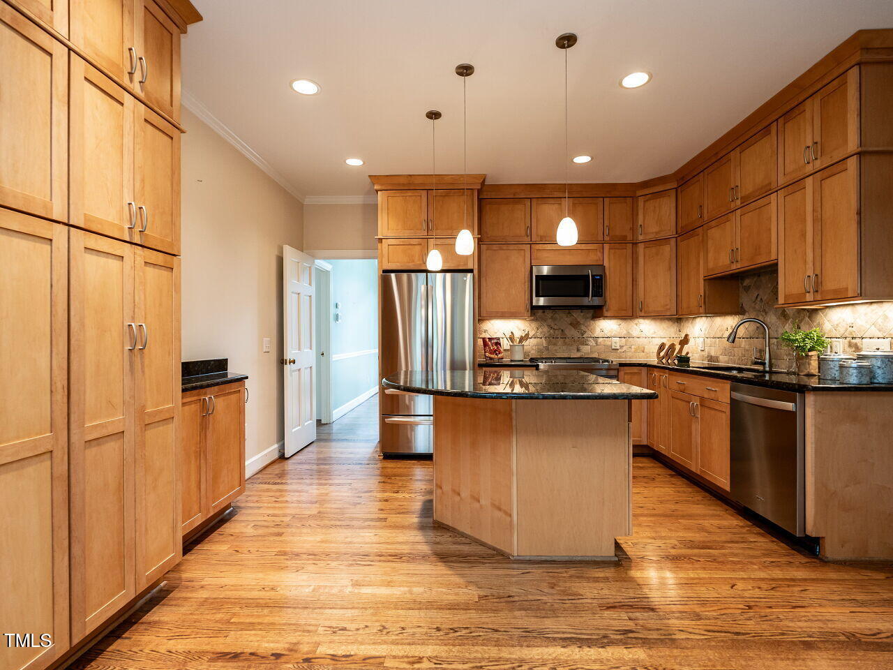 2512 Winterbury Court Raleigh, NC 27607 - Photo 11 of 34 011-1280x960-kitchen