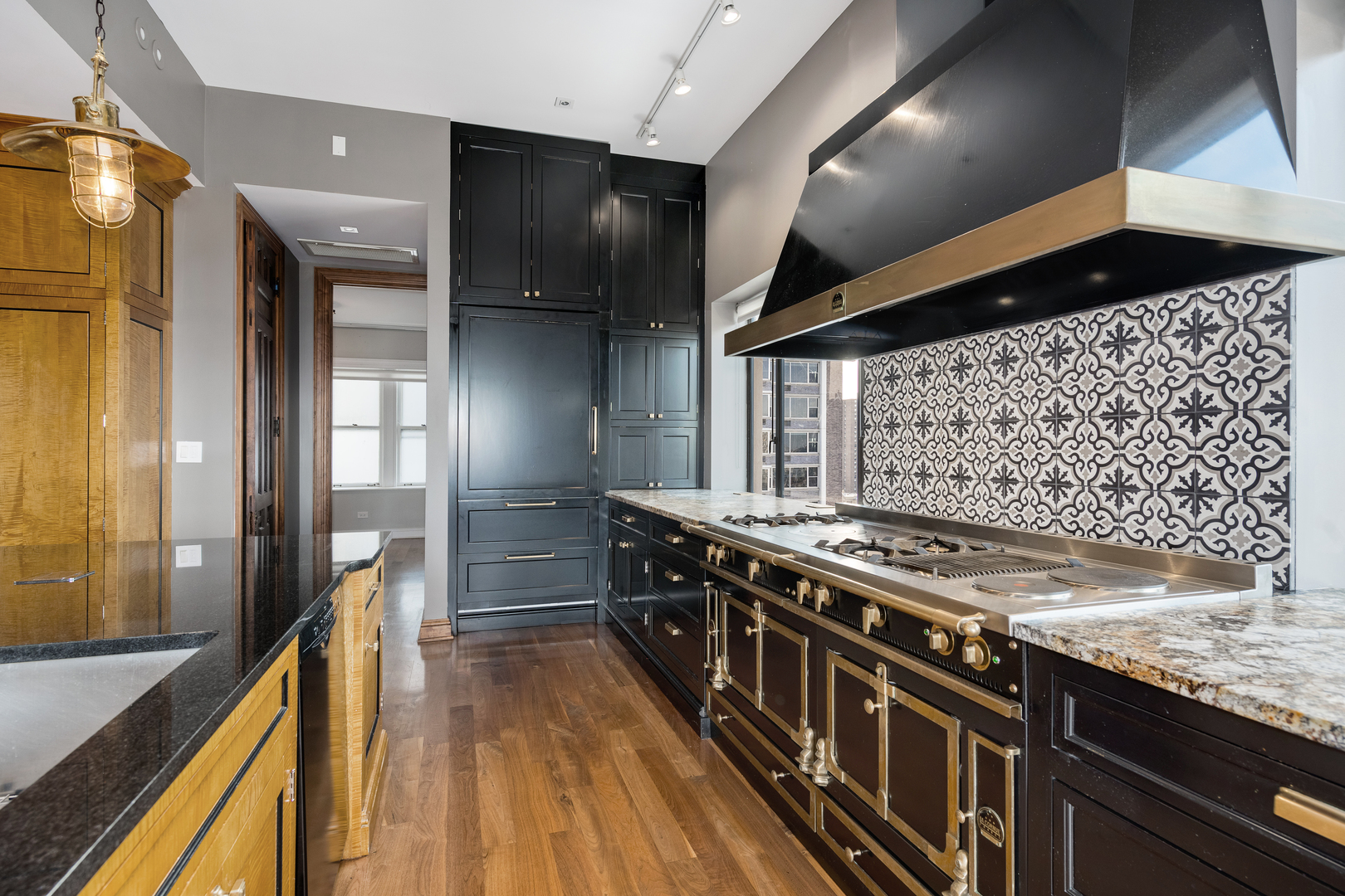 707 West Jr Terrace, Unit PH12 Chicago, IL 60613 - Photo 12 of 41 a kitchen with stainless steel appliances granite countertop a stove and a refrigerator
