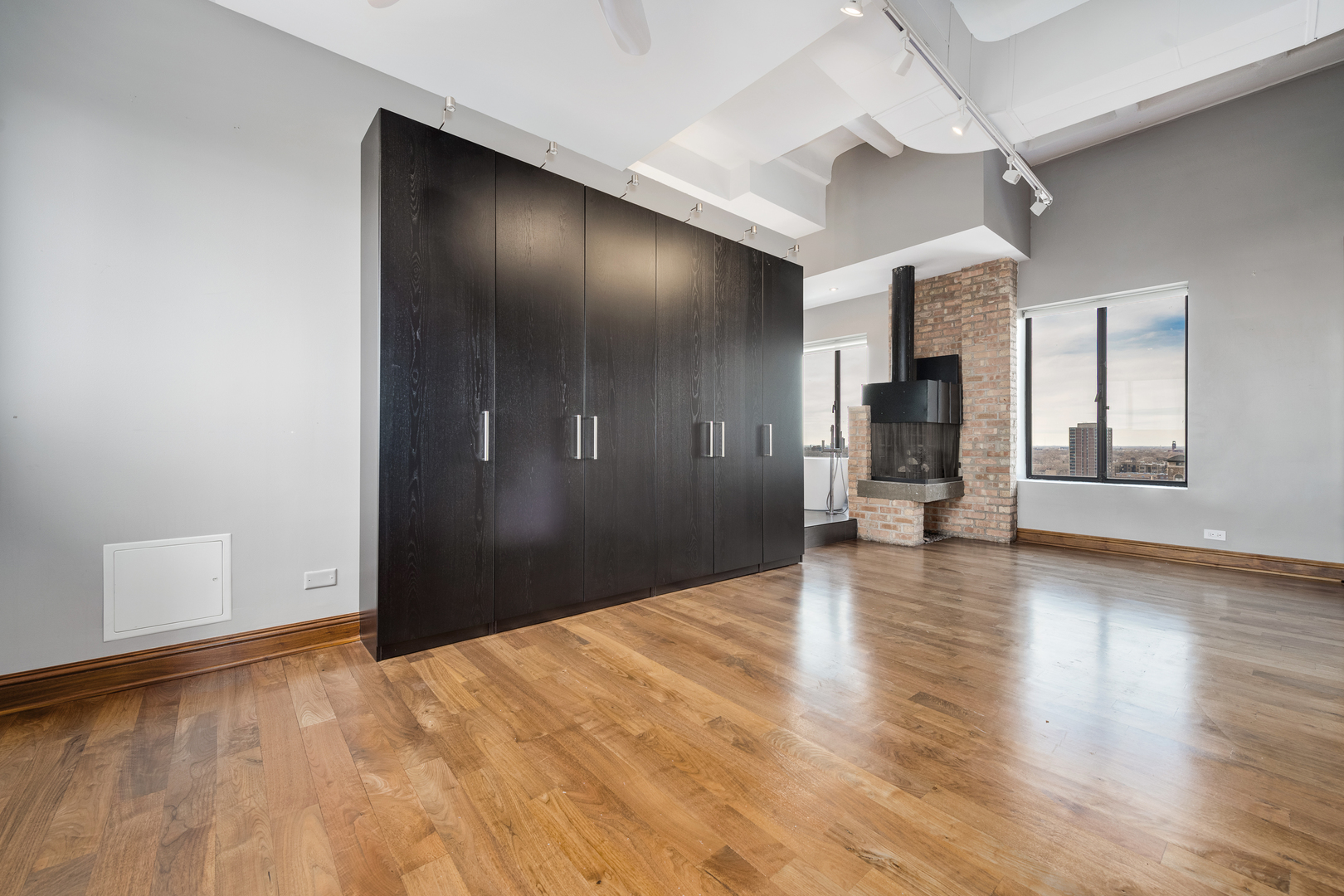 707 West Jr Terrace, Unit PH12 Chicago, IL 60613 - Photo 19 of 41 a view of a hallway with wooden floor