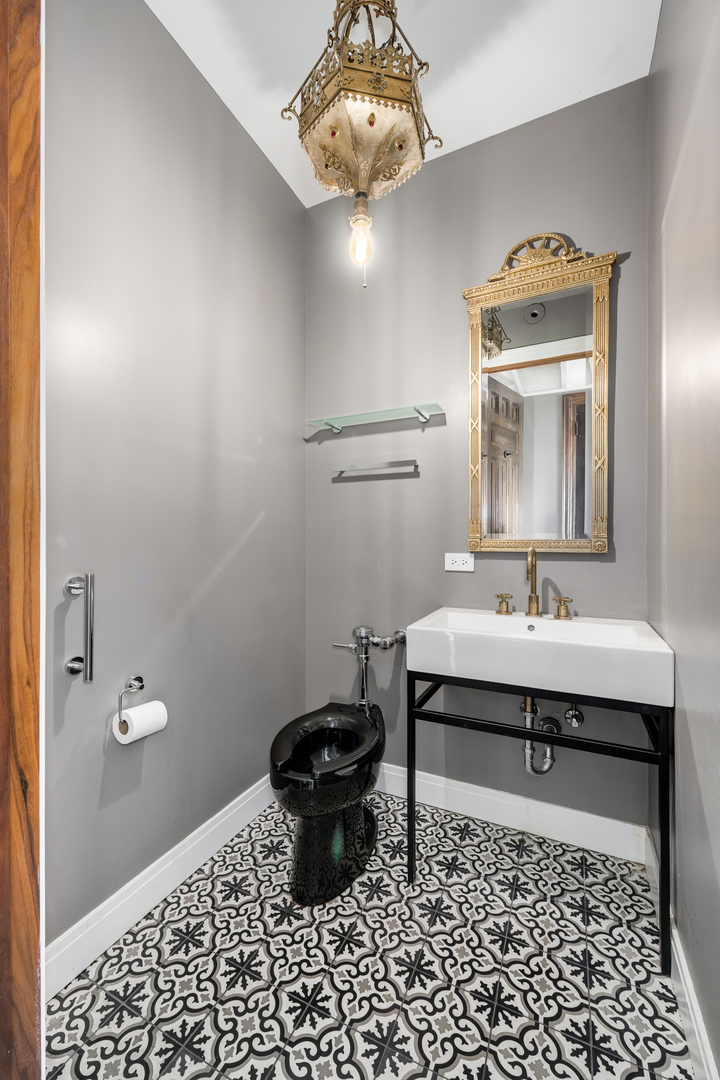 707 West Jr Terrace, Unit PH12 Chicago, IL 60613 - Photo 25 of 41 a bathroom with a sink and a mirror