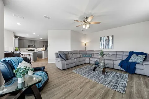 $379,900 | 925 Billups Drive, Van Alstyne, TX 75495