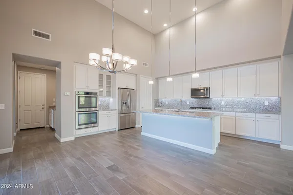 $3,175 | 10046 East Bell Road, Scottsdale, AZ 85260