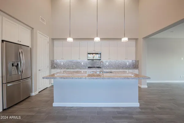 $3,175 | 10046 East Bell Road, Scottsdale, AZ 85260