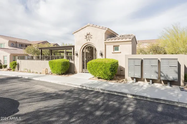 $3,175 | 10046 East Bell Road, Scottsdale, AZ 85260
