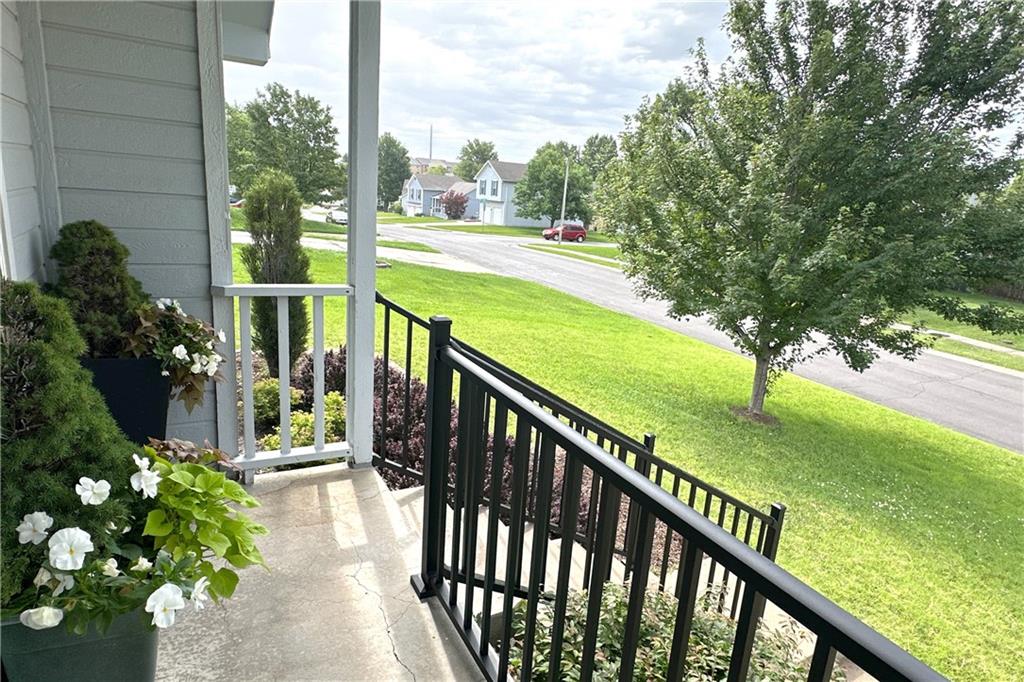 700 Northeast Hunters Ridge Lee's Summit, MO 64086 - Photo 4 of 48
